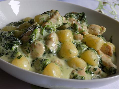 Gnocchi s kuřecím masem a špenátem